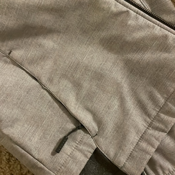 Gray rain jacket - Picture 4 of 5